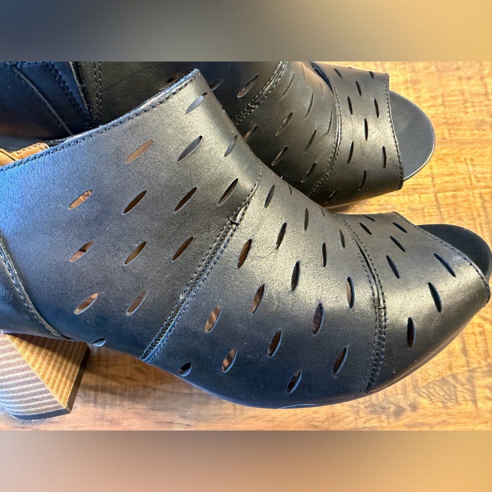 Clarks Bandy Takala Leather Peep Toe Boots 12 Medium NIB! - Picture 4 of 10